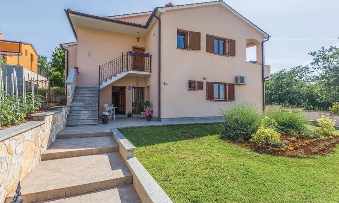 Zbandaj Apartment | Amazing apartment in Radmani with WiFi