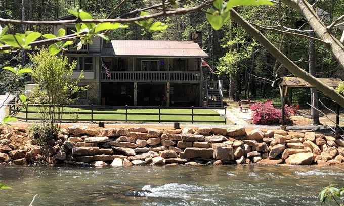 Blue Ridge Cabin | Amazing Aska Adventure Fishing, Tubing, Kayaking Home on the North Toccoa River!