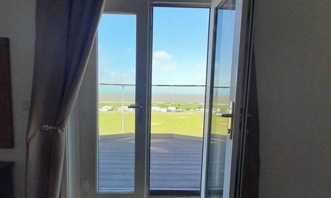 Fleetwood House | Amazing Balcony Seaview 5-bedroom house in delightful Fleetwood with WiFi