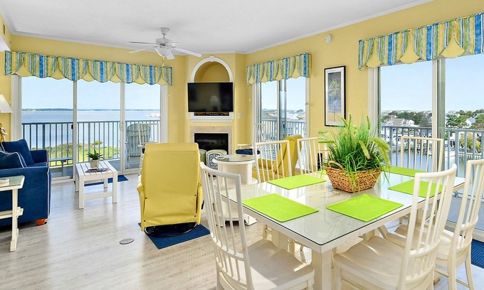 Midtown Ocean City Condo | Amazing Bay Front Penthouse Views at Captiva Bay with Rooftop Pool!