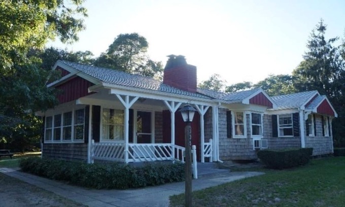 North Eastham House | Amazing bay side ranch! Central Air-conditioning! 1/2 mile walk to beach!