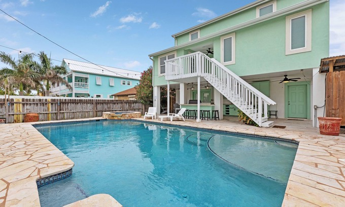 South Padre Island House | Amazing Beach House with Private Pool & Hot Tub! Dog-Friendly & Near Beach!