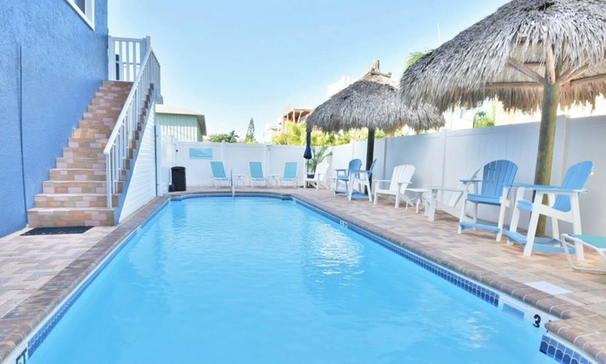 Bradenton Beach Condo | Amazing beach getaway pool condo by the beach