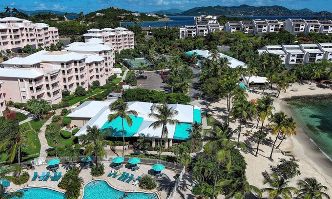 Nazareth Condo | Amazing Beachfront Condo: Stunning Views, Pool, Restaurant, Steps to the Beach!
