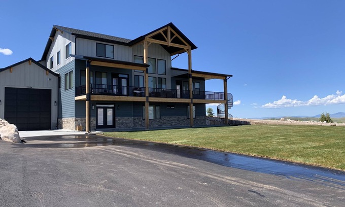 Fish Haven Cabin | Amazing Bear Lake Cabin - Lake House - Moose Point w/Private Pickleball Court