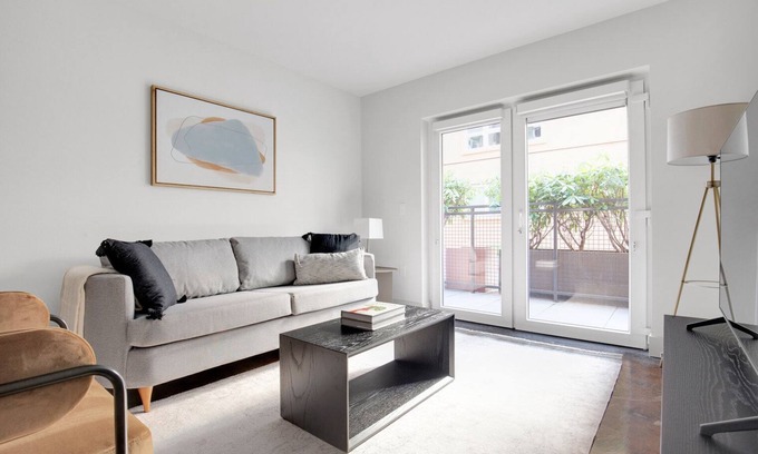 West Bellevue Apartment | Amazing Bellevue 1BR w/Gym & Coffee Bar, near shopping, by Blueground