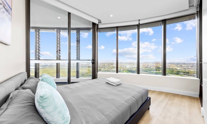 Sydney Olympic Park Apartment | Amazing city view high level Apt in Olympic Park