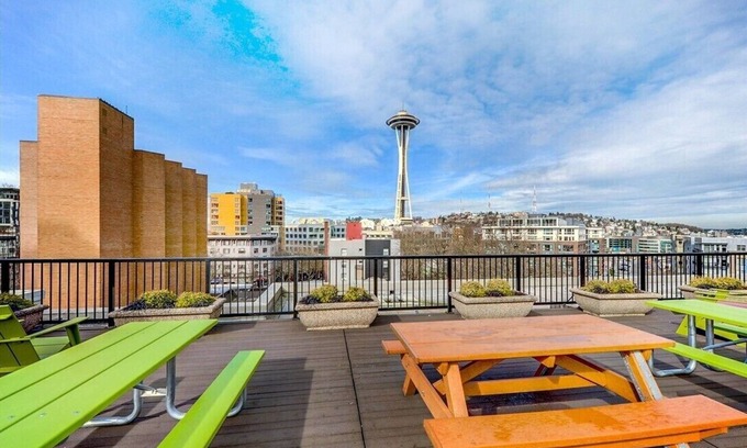 South Lake Union House | Amazing Condo in Heart of Seattle