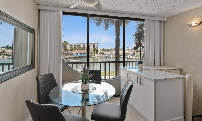 Marco Island Condo | Amazing Condo with Bay Views