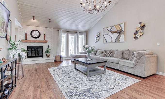 Grand Bend Cottage | Amazing Cottage in Southcott Pines, Grand Bend, 5 minute walk to private beach.