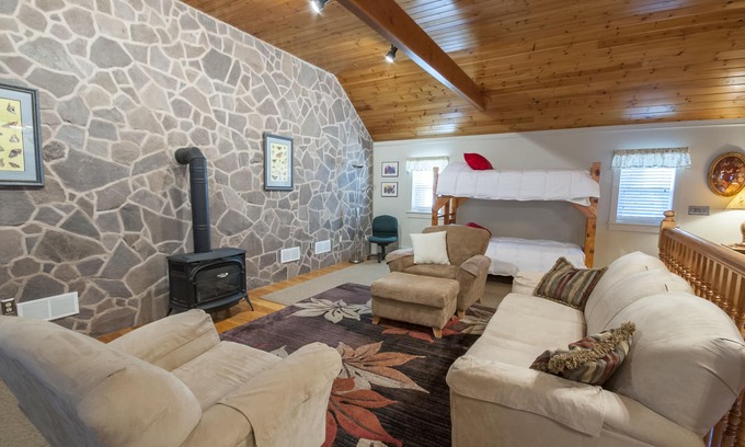 Reinholds Apartment | Amazing country farm setting! Animals, flower/vegetable gardens.