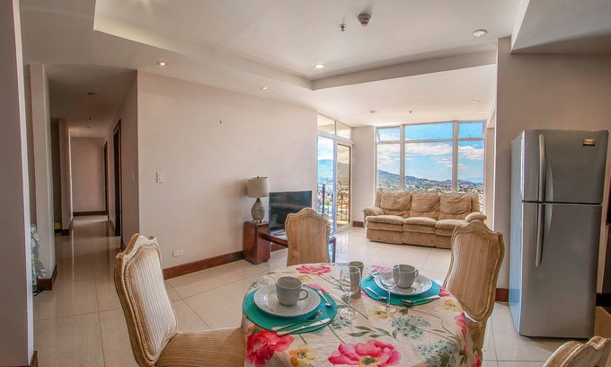 Mata Redonda Condo | Amazing dawns and sunsets the you Can see from the bed. Centric