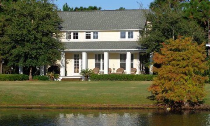 Laurel Grove House | AMAZING DAZE BEACH HOUSE +2 GOLF CARTS+ LAKE/GOLF VIEW+DECK W/GRILL+POOL/HOT TUB