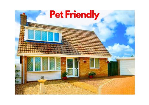 Chapel Saint Leonards House | Amazing Family Cottage Just mins to Beach & Attractions, 3 bed, Sleeps 5, Large Garden, Off Road Private Parking, Fab Free WiFi & Pets are Welcome too! The Perfect Family holiday Getaway!