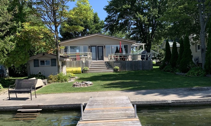 Orillia House | Amazing fully upgraded 3 bedroom+ new furniture, 1 full bath lake property