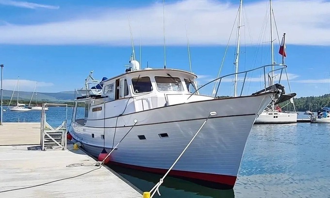 Lottsburg Boat Rental | Amazing Fun with great view 3-bedroom boat with AC and WiFi in Lottsburg