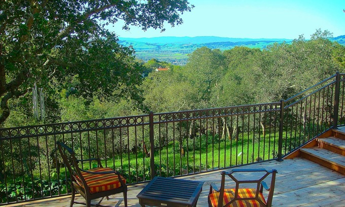 Sonoma House | Amazing Get-Away! Enjoy the Views! Relax on Deck or by Pool. Minutes to Plaza.n