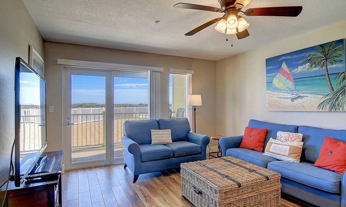 Port Aransas Condo | Amazing ground floor beachfront condo on Mustang Island!