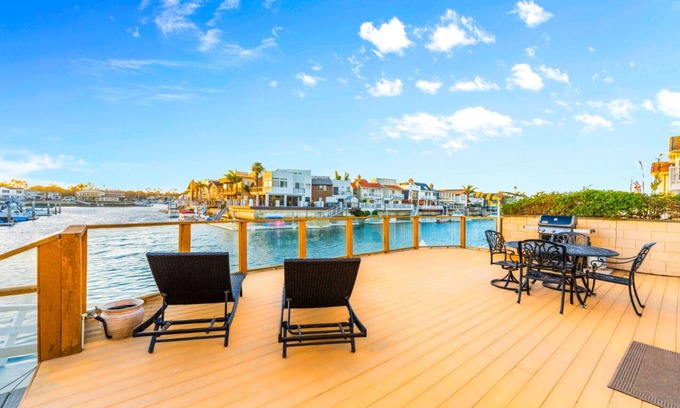 Channel Islands House | Amazing Harbor Deck Views, Comfy Beds W/Hot Tub