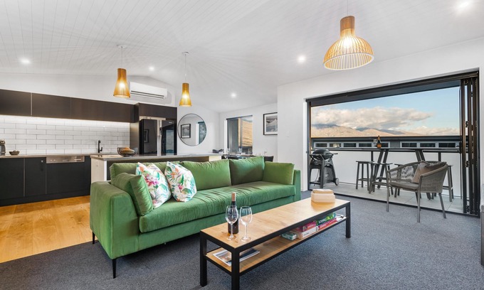 Queenstown House | Amazing Hillside Townhouse with Spa