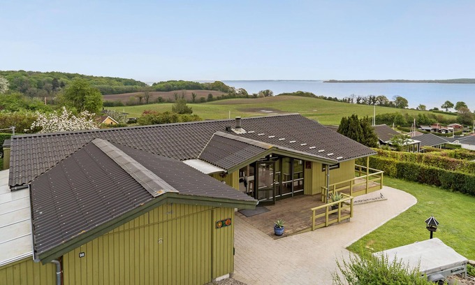 Aabenraa House | Amazing home in Aabenraa with kitchen