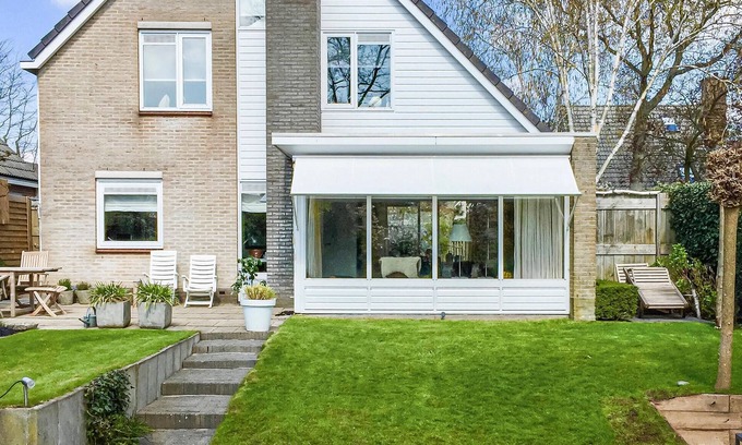 Bergen House | Amazing home in Bergen with WiFi