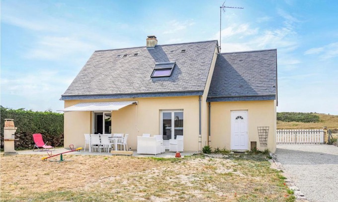 Creances House | Amazing Home In Creances With Wifi