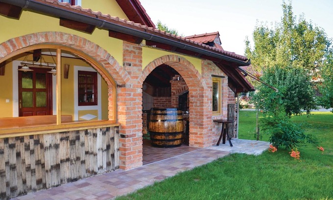 Crnomelj House | Amazing home in Gradac with WiFi