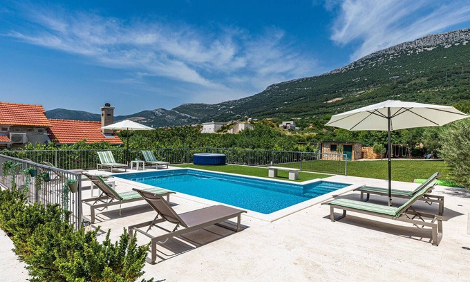 Kastela House | Amazing home in Kastel Luksic