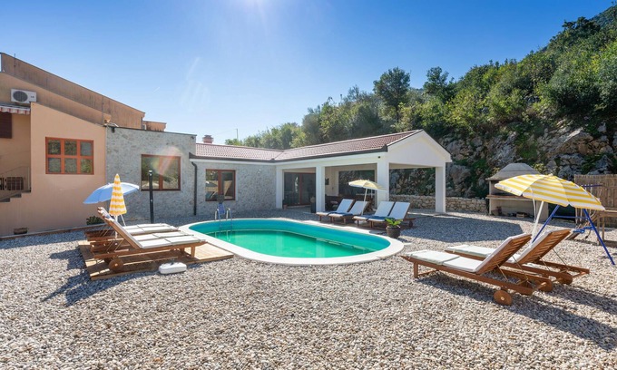 Momici House | Amazing home in Kula Norinska with WiFi