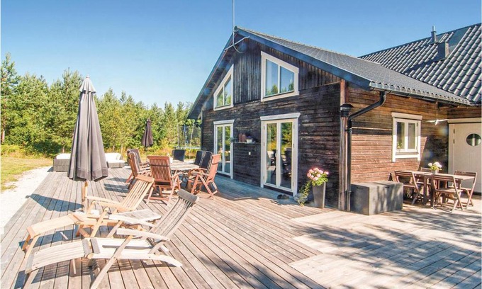 Larbro House | Amazing Home In Lärbro With Kitchen