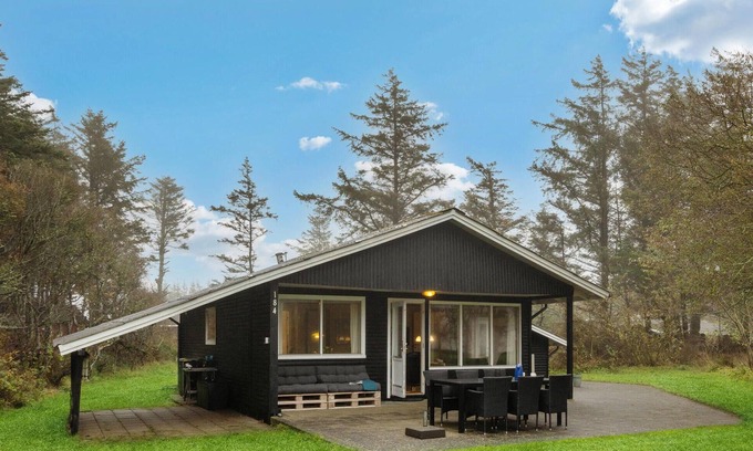 Nørre Lyngby House | Amazing home in Løkken with WiFi