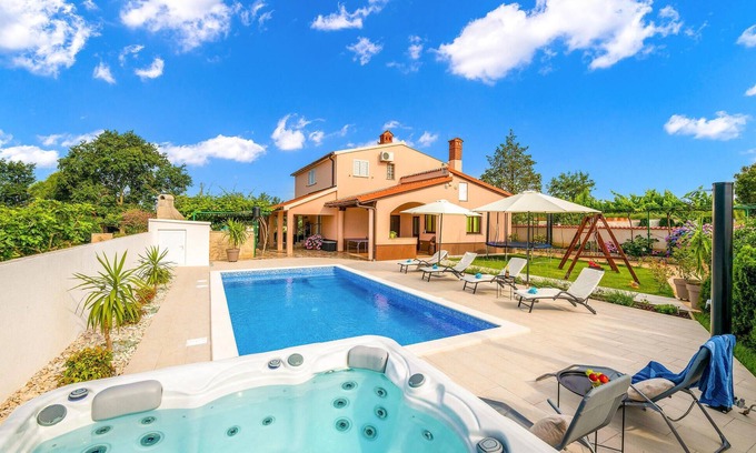 Loborika House | Amazing home in Marcana