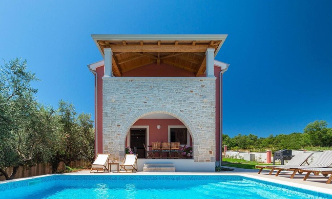 Vrvari House | Amazing home in Porec