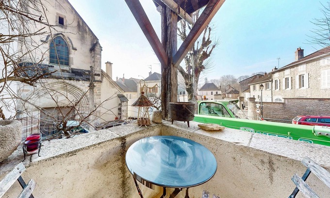 Volnay House | Amazing home in Volnay with WiFi