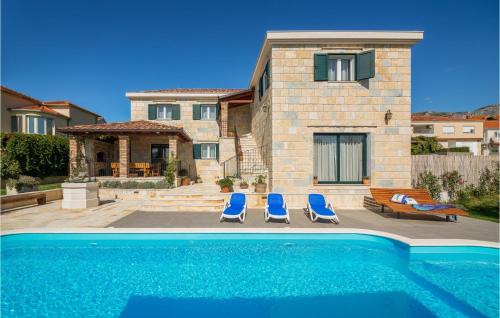 Zrnovnica House | Amazing Home In Zrnovnica