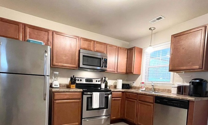 Westgate House | AMAZING HOME WITH 3FULL BATHROOMS