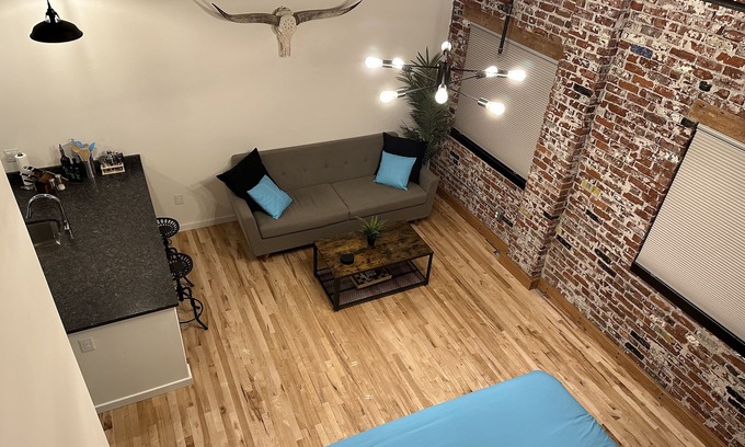 Redmond Apartment | Amazing Industrial Studio Loft Apartment in Downtown Redmond