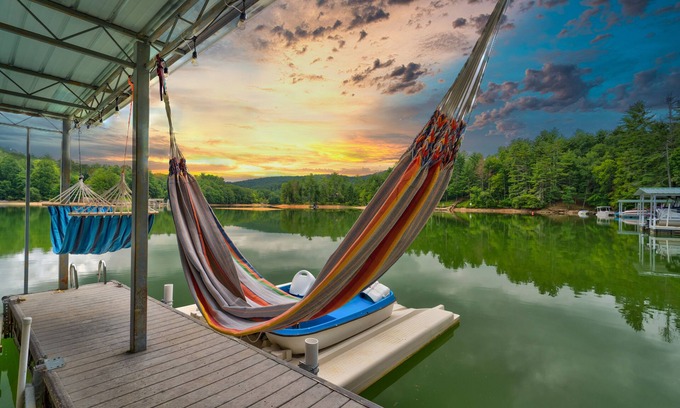 Blairsville House | Amazing Lake house, Private Dock & More, boat lift,jet ski docks Nice game room