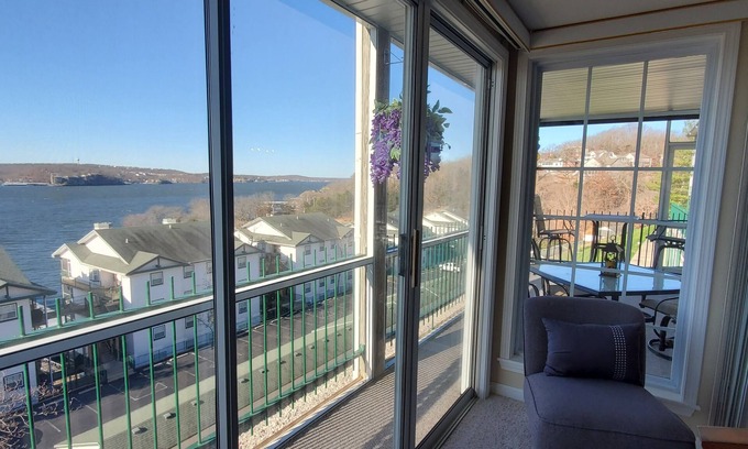 Lakeland Condo | AMAZING LAKE VIEW! GORGEOUS SUNSET! ON MAIN CHANNEL! 3BR/2BA-SLEEPS 6-8