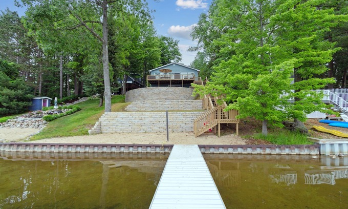 Farwell House | Amazing lake views for the perfect family getaway at the Lake Thirteen Retreat!