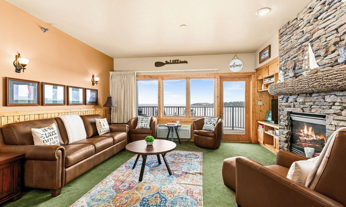 Two Harbors Apartment | Amazing Lake Views | 1BR w/King Suite | Pools