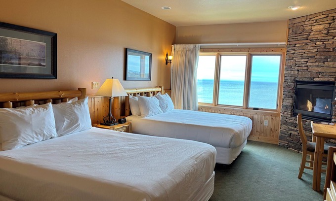 Two Harbors Apartment | Amazing Lake Views, Studio, 2 Queen Beds & Pools