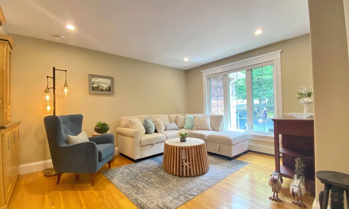Hammonds Plains House | Amazing lakefront house with hottub in golf course