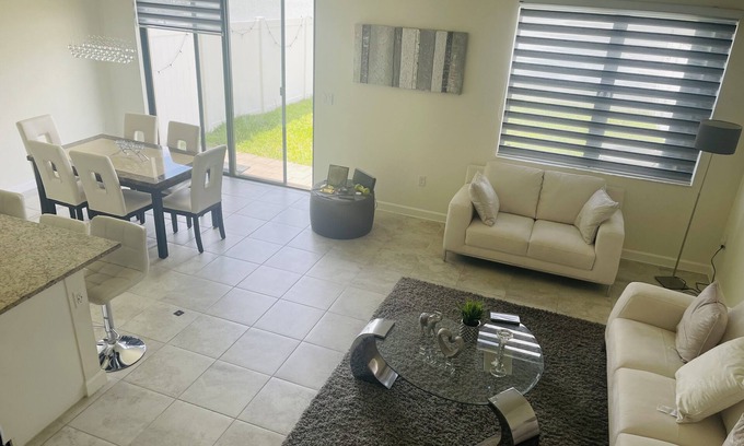 Miami Lakes House | Amazing Lakefront Home, Central Location