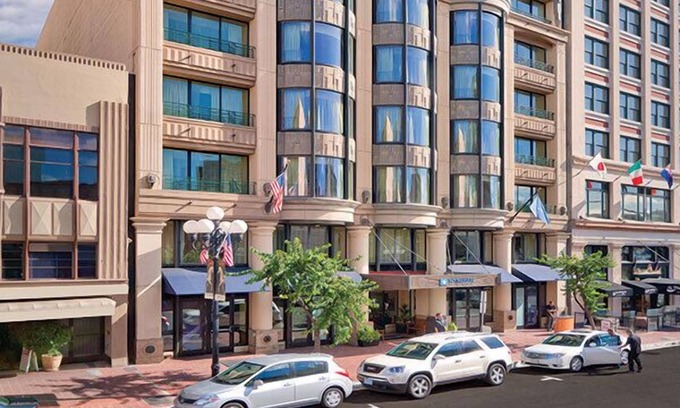 Gaslamp Quarter Resort | Amazing Location right in Downtown Gaslamp District