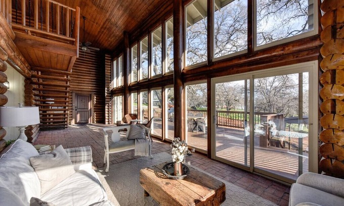 Placerville House | Amazing Log Cottage with Hot Tub & Barrel Sauna! (NEW LISTING)