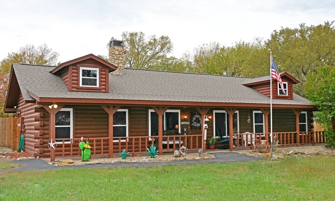 Granbury Cabin | Amazing Log Home on 4 acres