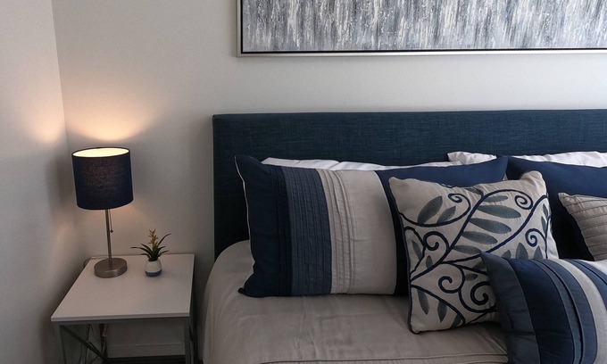 Crosstown Apartment | Amazing & Modern! Beautiful & Quiet View! Best location Downtown w/Free Parking