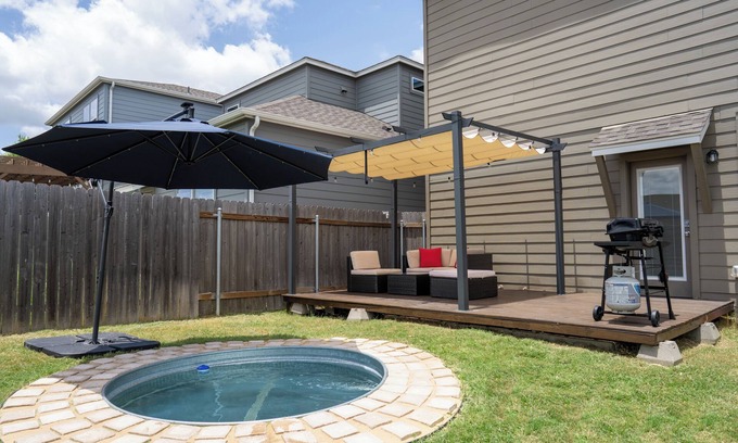McNeil House | Amazing Modern Pool Home Minutes to Major Hospitals & Tech Ridge